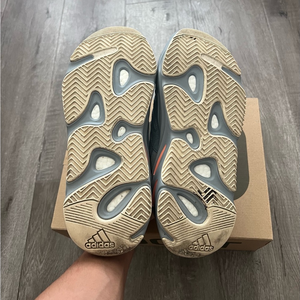 Yeezy 700 Inertia - Picture 2 of 2